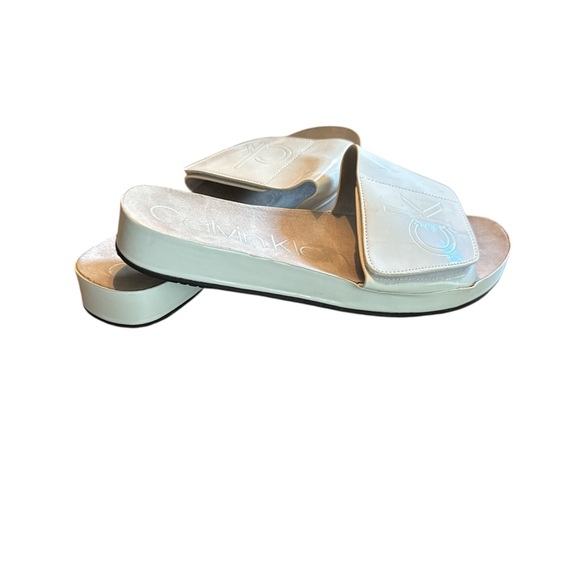 CALVIN KLEIN Women's Slides Flat Sandals White Faux Patent Leather US Size 8 - Picture 3 of 7